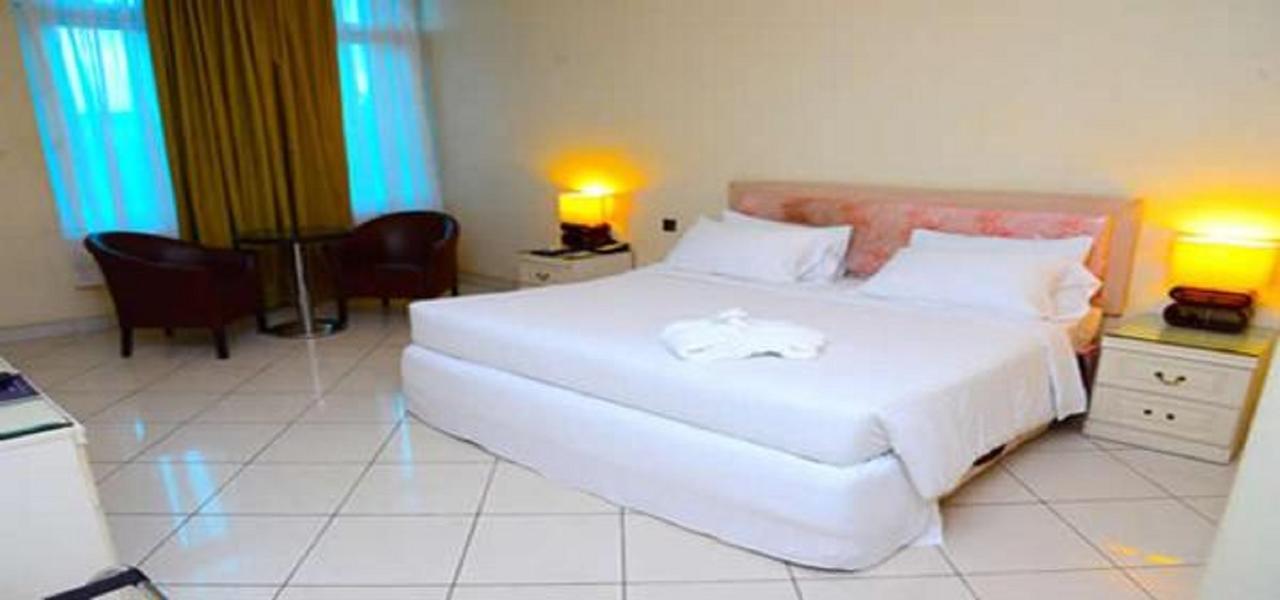 Golden Royale Hotel เอนูกู ภายนอก รูปภาพ