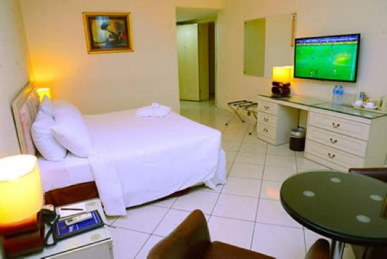Golden Royale Hotel เอนูกู ภายนอก รูปภาพ