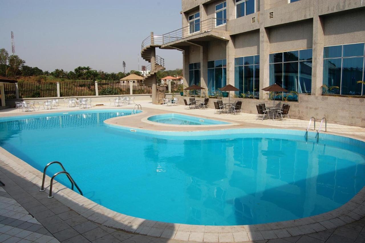 Golden Royale Hotel เอนูกู ภายนอก รูปภาพ
